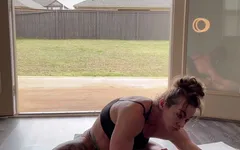 Stretch with Simone Steele