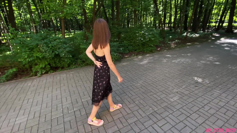 My Little Betsy: Procházka v lese s svěží skončila stříkáním na obličej a...