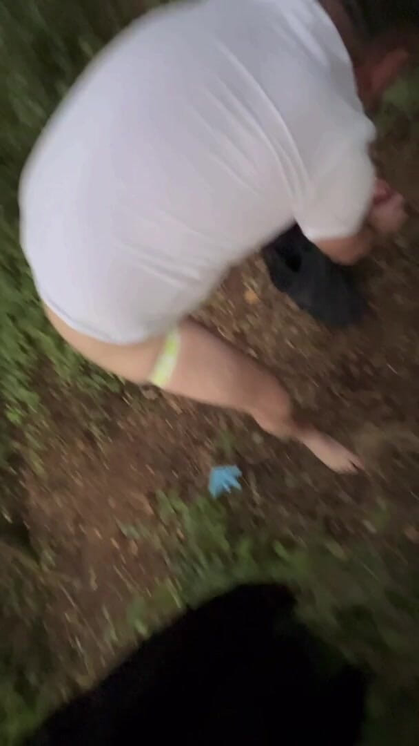 Hot dick in your ass: Женатый мужик в парке
