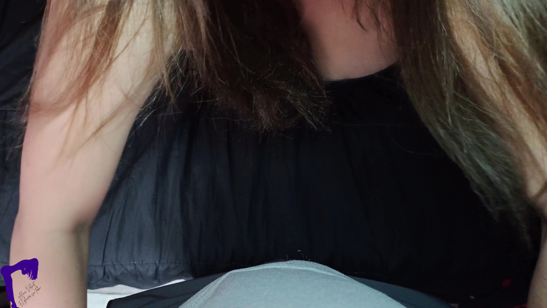 AlinaVelvet: セクシーランジェリーのホットなラティーナMILF妻が寝室でフェラチオ、ドギースタイル、そして本物の自家製精液の披露で私を誘惑する