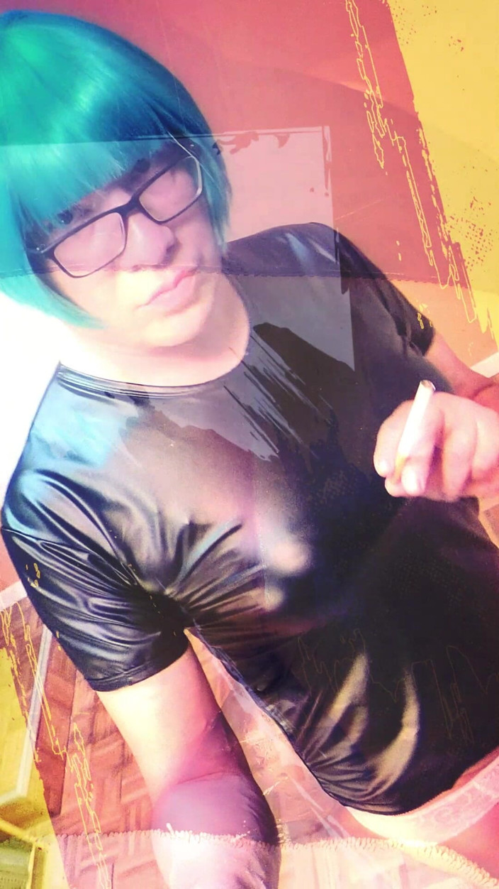 kandiKane: Podívejte se na vše uvnitř její sexy sissy děvky ass...