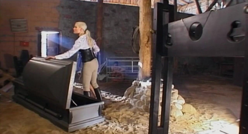 Absolute BDSM films - The original: Sıska hatun domine ediliyor