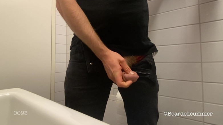 Beardedcummer: 긴 오줌과 후장 따먹기