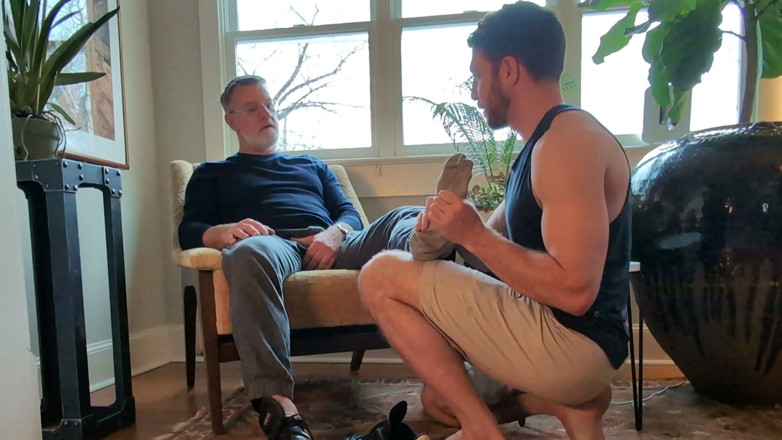 bearfoothunter: Bliss Bodywork Worships Stepdad's Feet and Cock