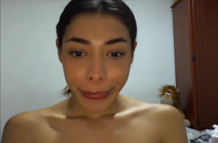 Colombianas amateur: Femeie Latino Cu Țâțe Mari Este Uan Și Este În Camera Ei În Direct