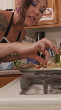 Office Pizza Party Giantess Featuring Sinn Sage