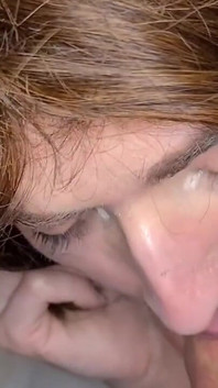 Podívejte se do mých hezkých očí, zatímco kouřím tvého ptáka - Prettyboi2000x