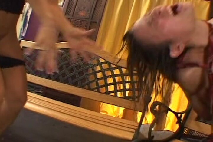 Vintage Life: Séance BDSM déjanté à l’église