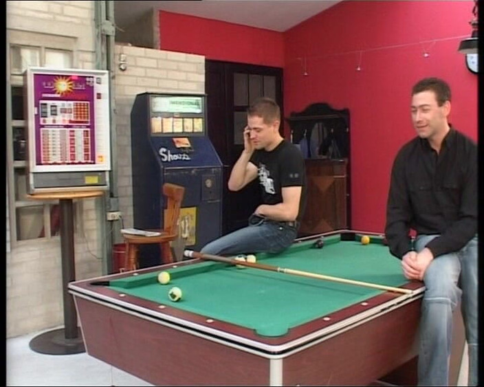 Busty German Sluts: Blonďatá děvka z Německa byla tvrdě ošukaná na kulečníku