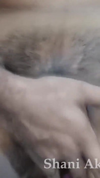 Istri nakal ini lagi asik nyepong dan ngentot memek pria kulit hitam pakai jari sampai mengerang keras