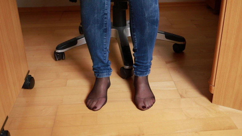 KimisWorld: High Heel Clicks on Wooden Floor - Nylon Rubbing and Shoe...