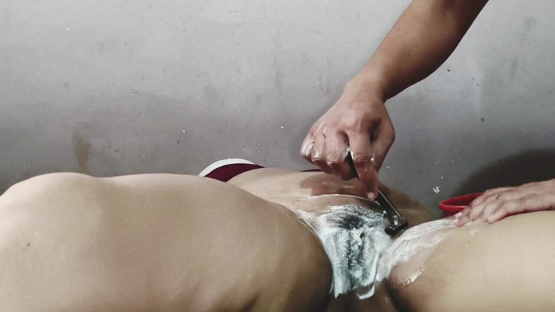 Sexybaby: La cameriera sorprende la padrona a fare sesso con il...