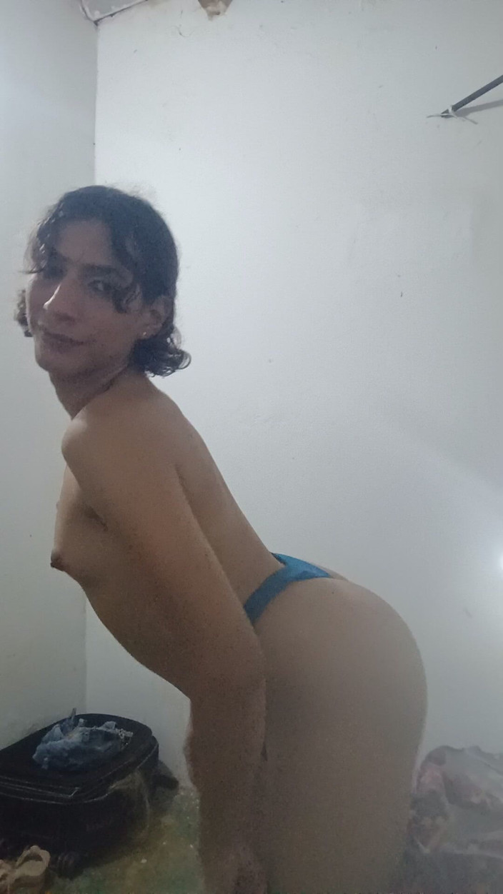 Femboy from Colombia: 一个很好的 garotas 正在迈出他们的步伐