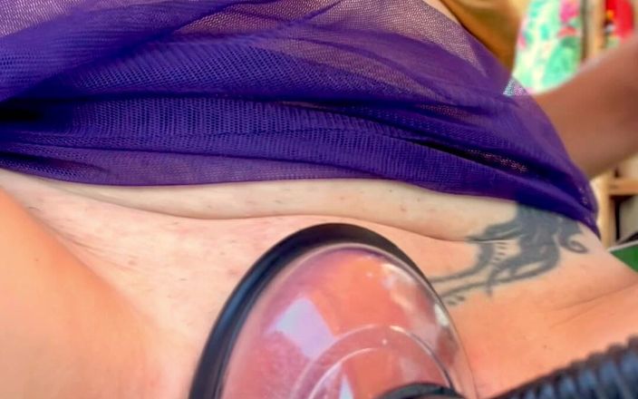 Janis Jobfeet: Poesjespomp voor Janis 45-jarige milf