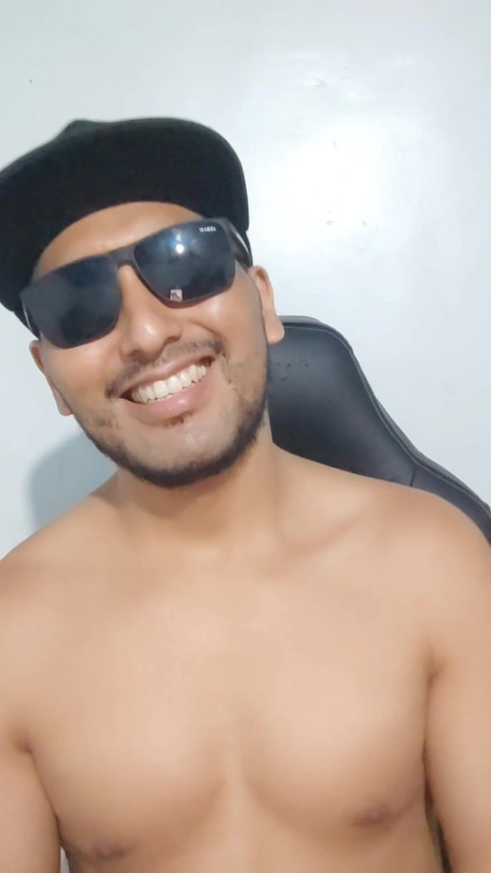 Hornyboy2058: 阿尔法男人吐口水并羞辱