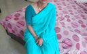 Sakshi Pussy: Une bhabhi indienne sexy du village desi joue un jeu...