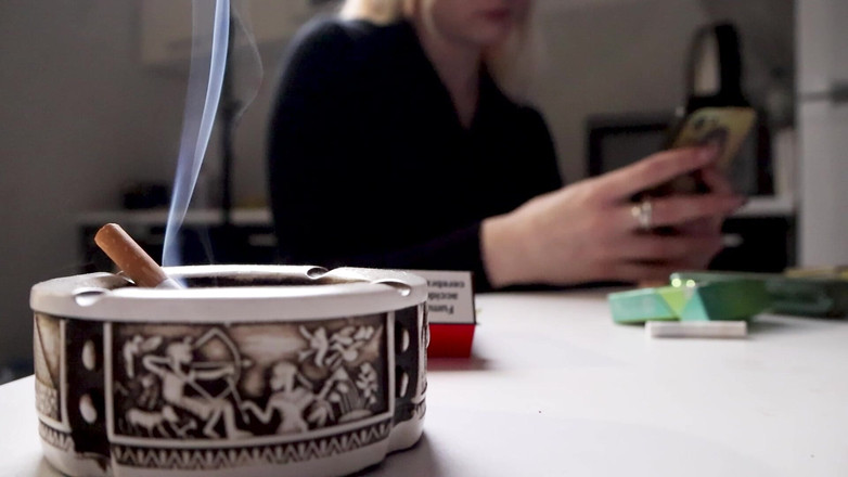 MertyXXX: Saya kembali ke rumah karena saya lupa rokok saya