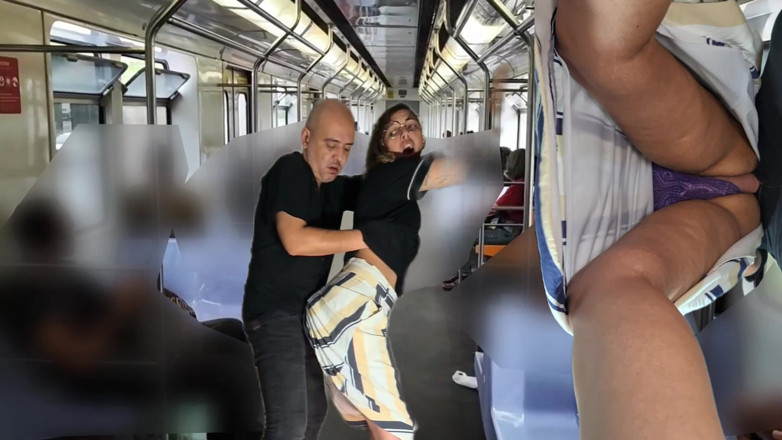 Victor SweetCoupleStories: Călătoria cu trenul a devenit din ce în ce mai dificilă.