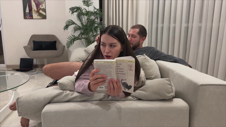 Sugary Kitty: Wkładam penisa w moją zajętą siostrę z tyłu, ale nie...