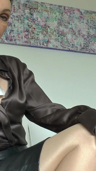Sexy Satin-schal-spiele mit dicken roten lippen, WICHsanleitung, lady victoria Valente