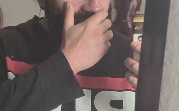 The bearded master: Sperma lutsch papis behaarten schwanz w / pissen und kommen