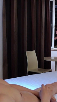 Das deutsche mädchen mia adler überraschte junge als nächstes Zimmer im hotel und bekommt analsex