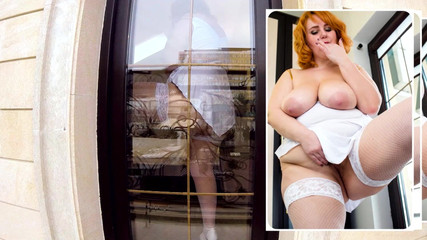 Katrin Porto: Delante de una ventana