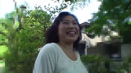 Asian Mature Climax: MILF Asia gila dijemput di taman