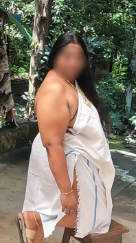 Indische mollige im sexy weißen kleid, oben-ohne fotoshooting