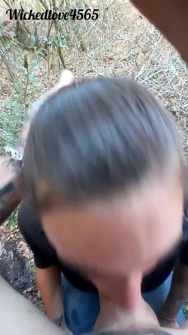 Wickedlove4565: POV sexy manželka saje velkého čůráka pro překvapení v ústech