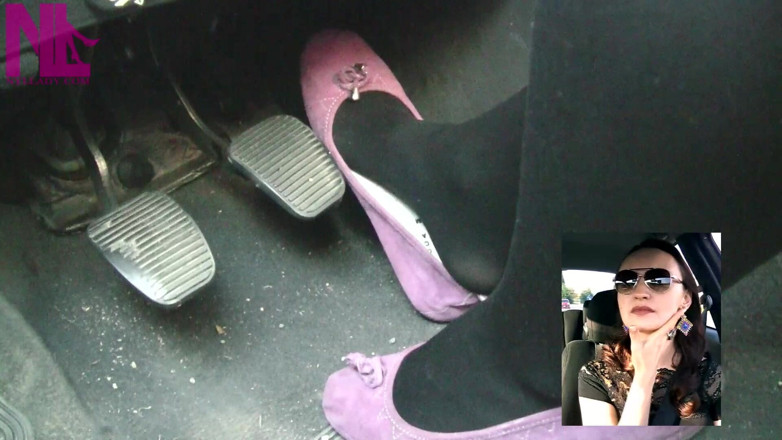 Nyllady: Driving in Black Thick Nylons and Pink Ballet Flats