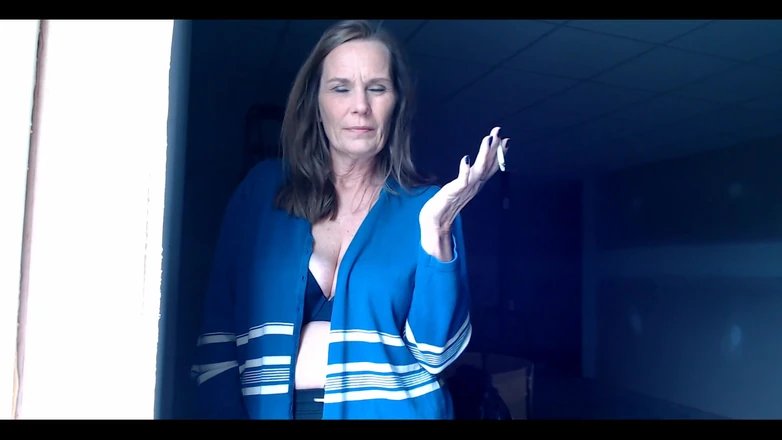 KimitheMilfMommy: Smoking JOI