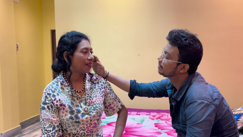 MrsEntertainer: Biwi Ko Bola Apne Boss Ko Pepek Kamsutra Ras Pilane...