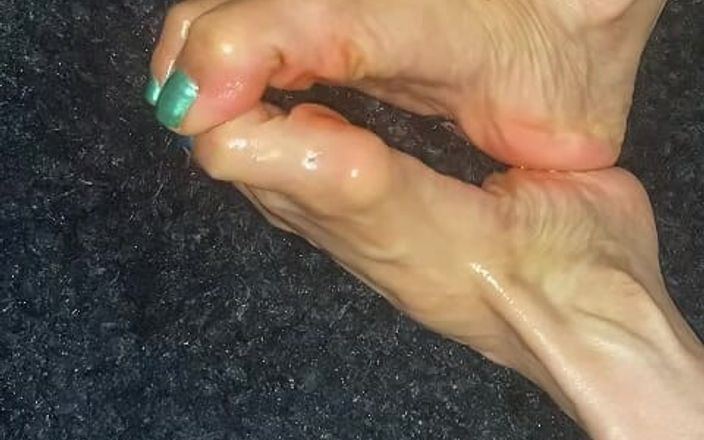 Naelor: Melove 2 nada kuku kaki kecil Polandia diminyaki