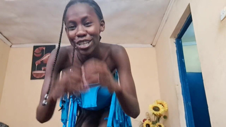 Solo Austria: セクシーな猫ダンスによる角質黒檀パールKeysha