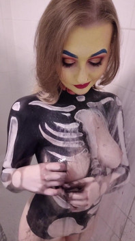 Skeleton Bodypaint 淋浴和玩奶子