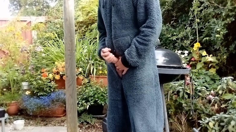 Rockardglans: Rockardglans Outdoor Onesie Wank for Neighbors