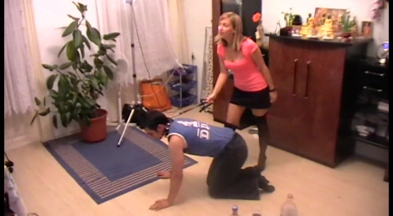 Femdom Austria: Coups de pied 2