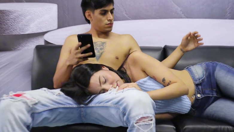 Vanessacoxxx: Demi-frère, qu’est-ce que tu fais parce que tu mets ton...