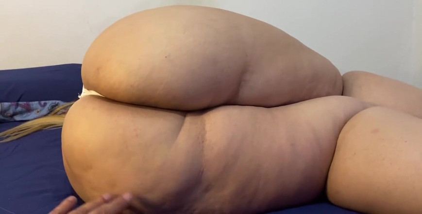 Soraya Culona: Prendo la mia matrigna Soraya nuda nel mio letto! Il...