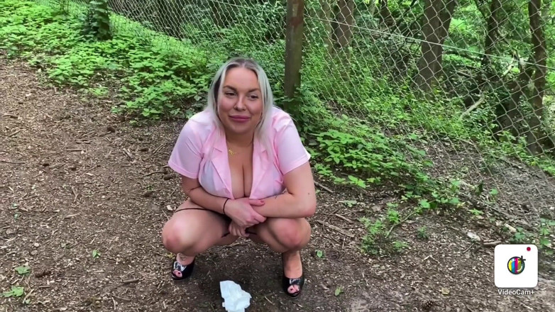 Mia XXX: Miaxxx bionda teengirl pipì nella foresta 2020