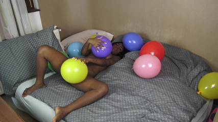 Solo Austria: Fetiș cu negresă cu balon