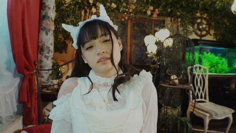 CherryBONBON: 成熟した男とゴシックの美女が暗く誘惑的な出会いに