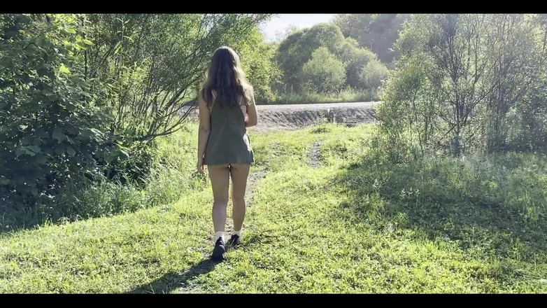 Juli Smith Meow: Outdoor Sexy Walk