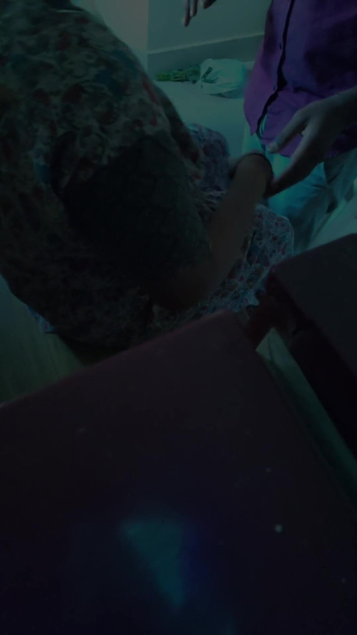 Porn films: 타밀 의붓여동생 따먹기