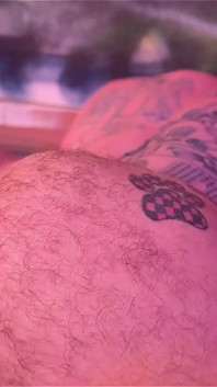 Sikiş makinesinde canavar dildo ile amcığımı kremliyorum