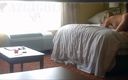 AZGIGOLO: Rubia esposa caliente visita mi habitación de hotel para el...
