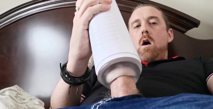 Dirty Talking Guy: Nechám mého fanouška ovládat moji hračku