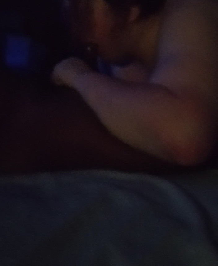 Kat G: Толстушка орально ублажает большой черный член