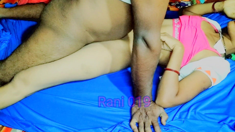 Rakesh: 德西家庭主妇rani bhabhi Whit浪漫 faking showt 视频